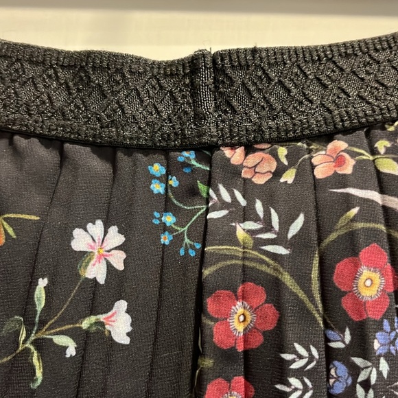 EUC Desigual pull on black floral print elastic waist micro pleat lined skirt - Picture 8 of 11